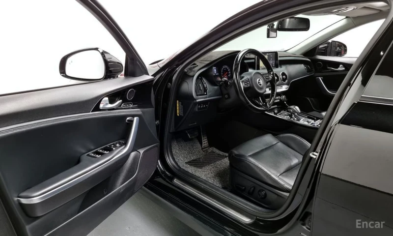 Kia Stinger, снимка 10 - Автомобили и джипове - 53239734