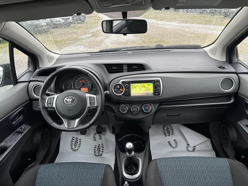 Toyota Yaris 1.0, снимка 9 - Автомобили и джипове - 53386398