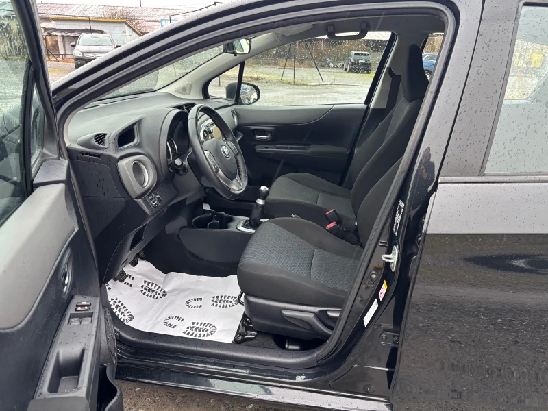 Toyota Yaris 1.0, снимка 6 - Автомобили и джипове - 53386398