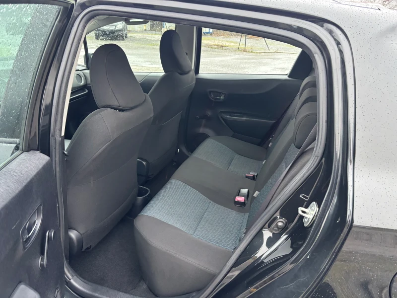 Toyota Yaris 1.0, снимка 10 - Автомобили и джипове - 53386398