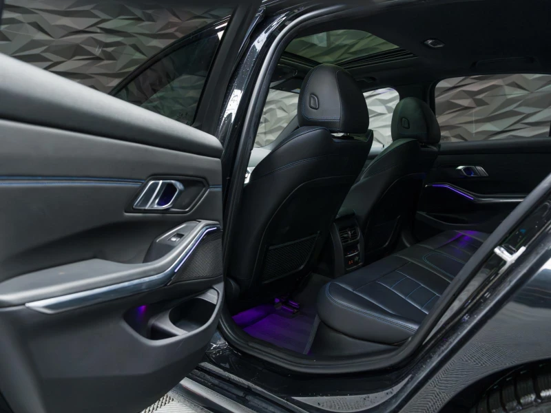 BMW 330 i* XDRIVE* M-PACK* CAMERA* PANO* , снимка 14 - Автомобили и джипове - 53455748