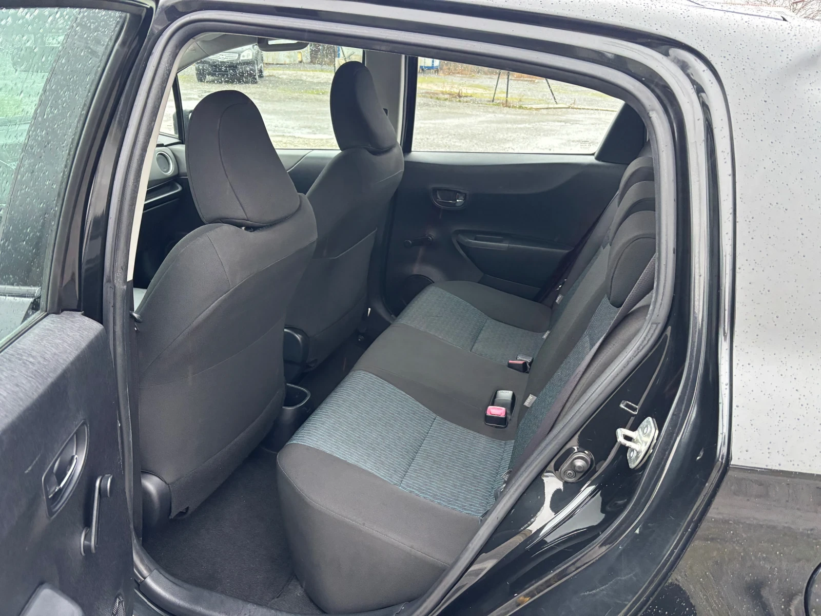 Toyota Yaris 1.0 - изображение 10