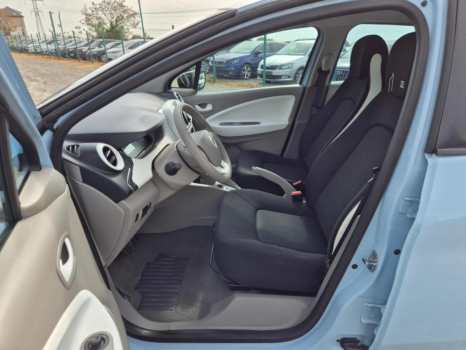Renault Zoe, снимка 13 - Автомобили и джипове - 53436851