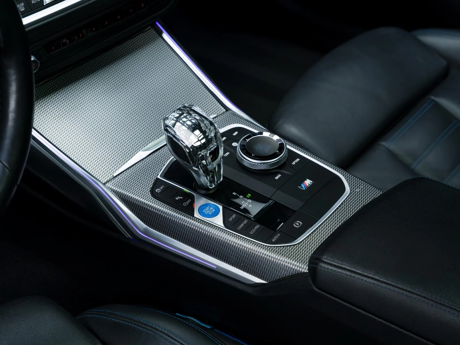 BMW 330 i* XDRIVE* M-PACK* CAMERA* PANO*  - изображение 10