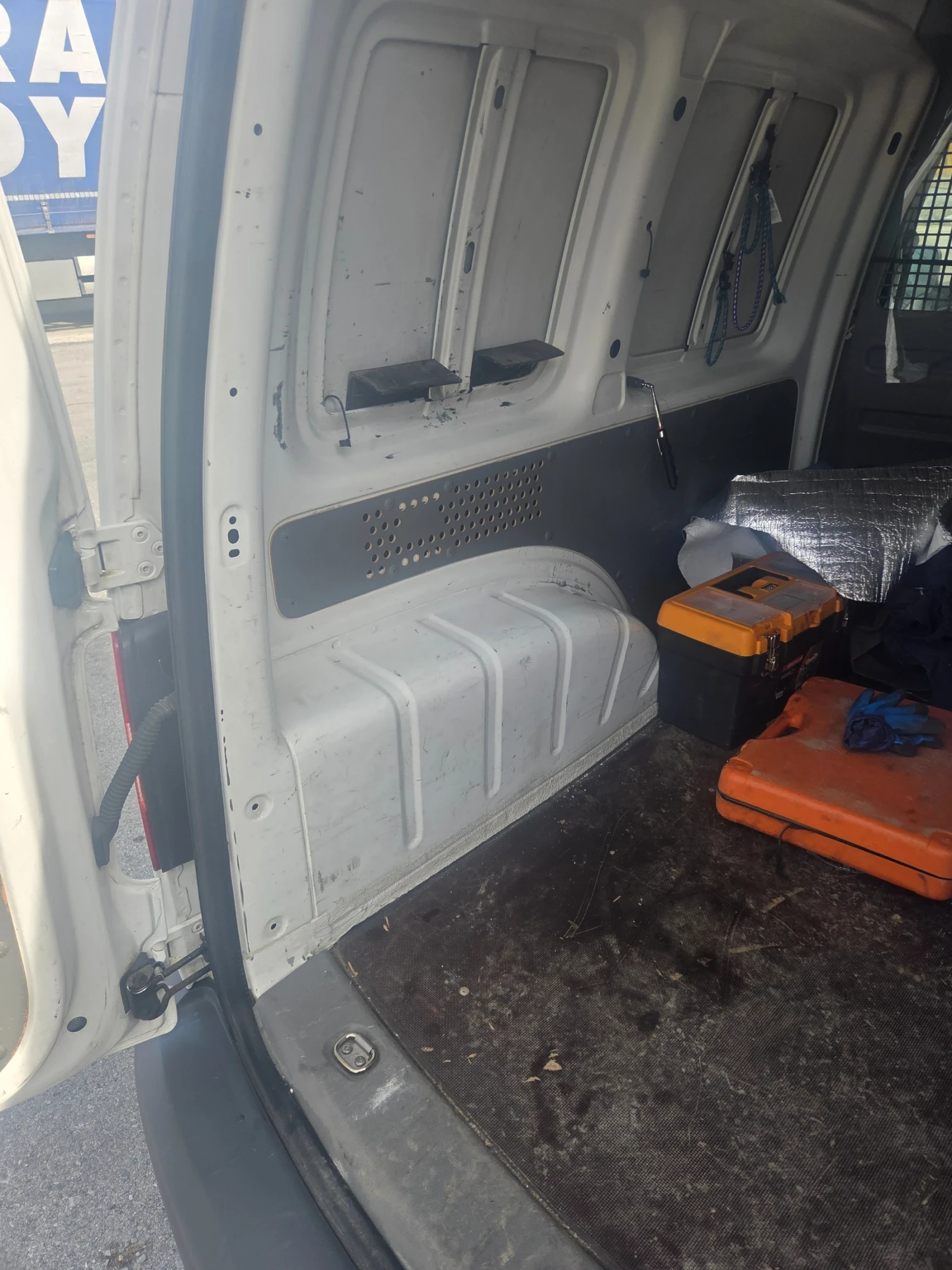 VW Caddy Товарен автомат клима, снимка 6 - Автомобили и джипове - 53809942