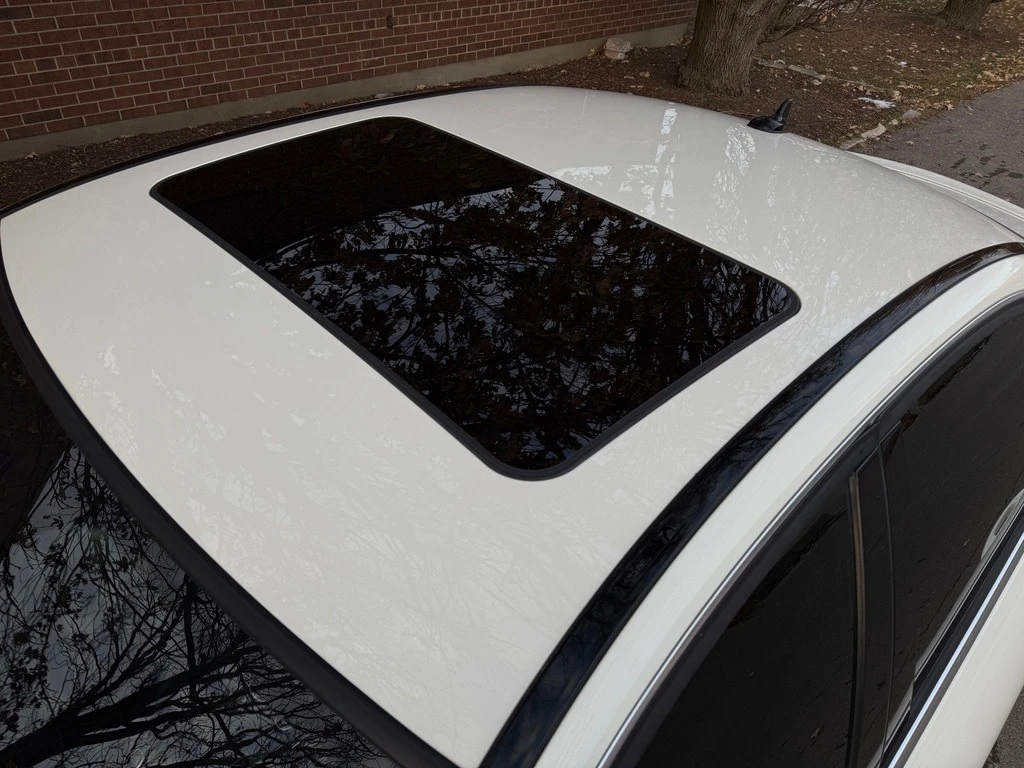 Mercedes-Benz C 63 AMG * * CARFAX * * АВТО КРЕДИТ * * , снимка 14 - Автомобили и джипове - 53829335