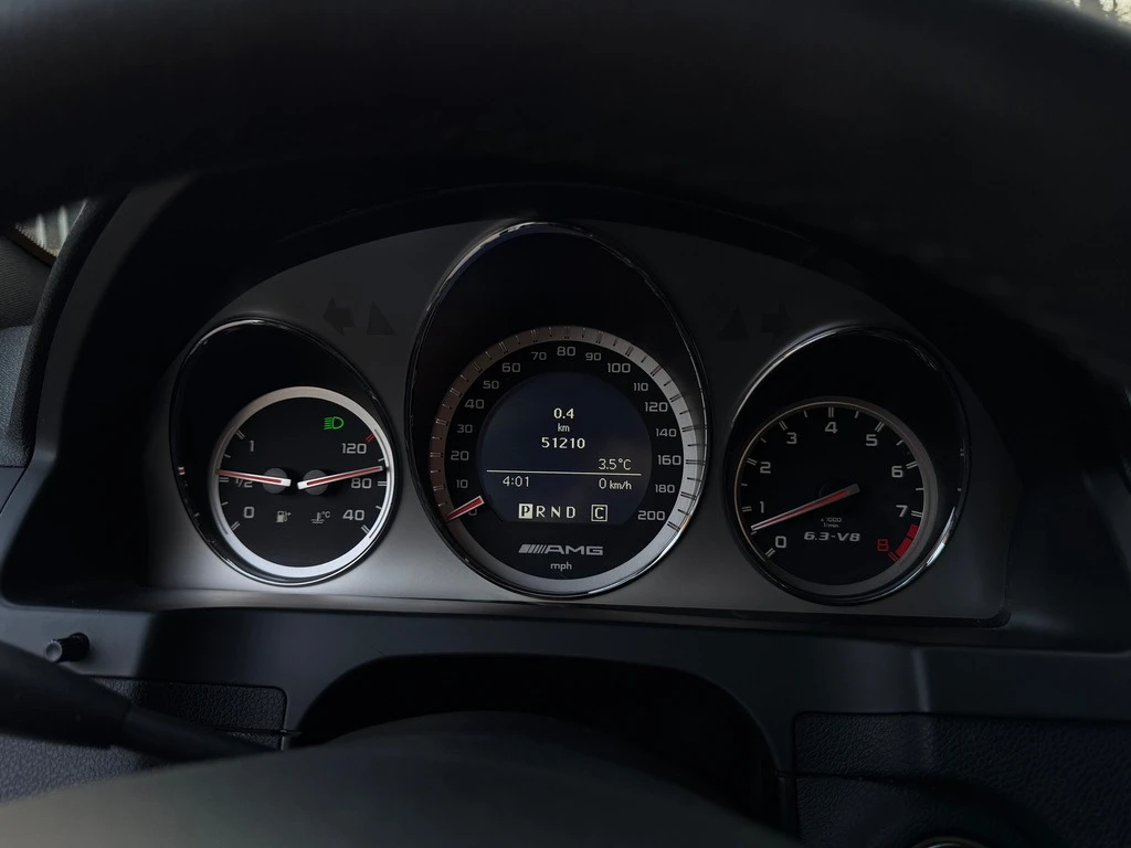 Mercedes-Benz C 63 AMG * * CARFAX * * АВТО КРЕДИТ * * , снимка 9 - Автомобили и джипове - 53829335