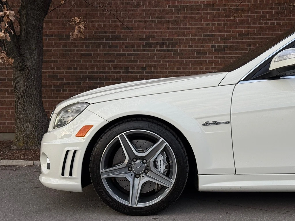 Mercedes-Benz C 63 AMG * * CARFAX * * АВТО КРЕДИТ * * , снимка 5 - Автомобили и джипове - 53829335