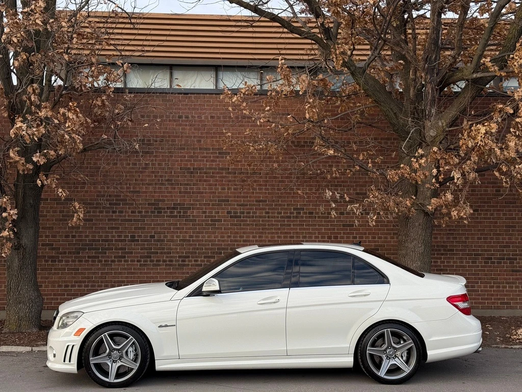 Mercedes-Benz C 63 AMG * * CARFAX * * АВТО КРЕДИТ * * , снимка 4 - Автомобили и джипове - 53829335