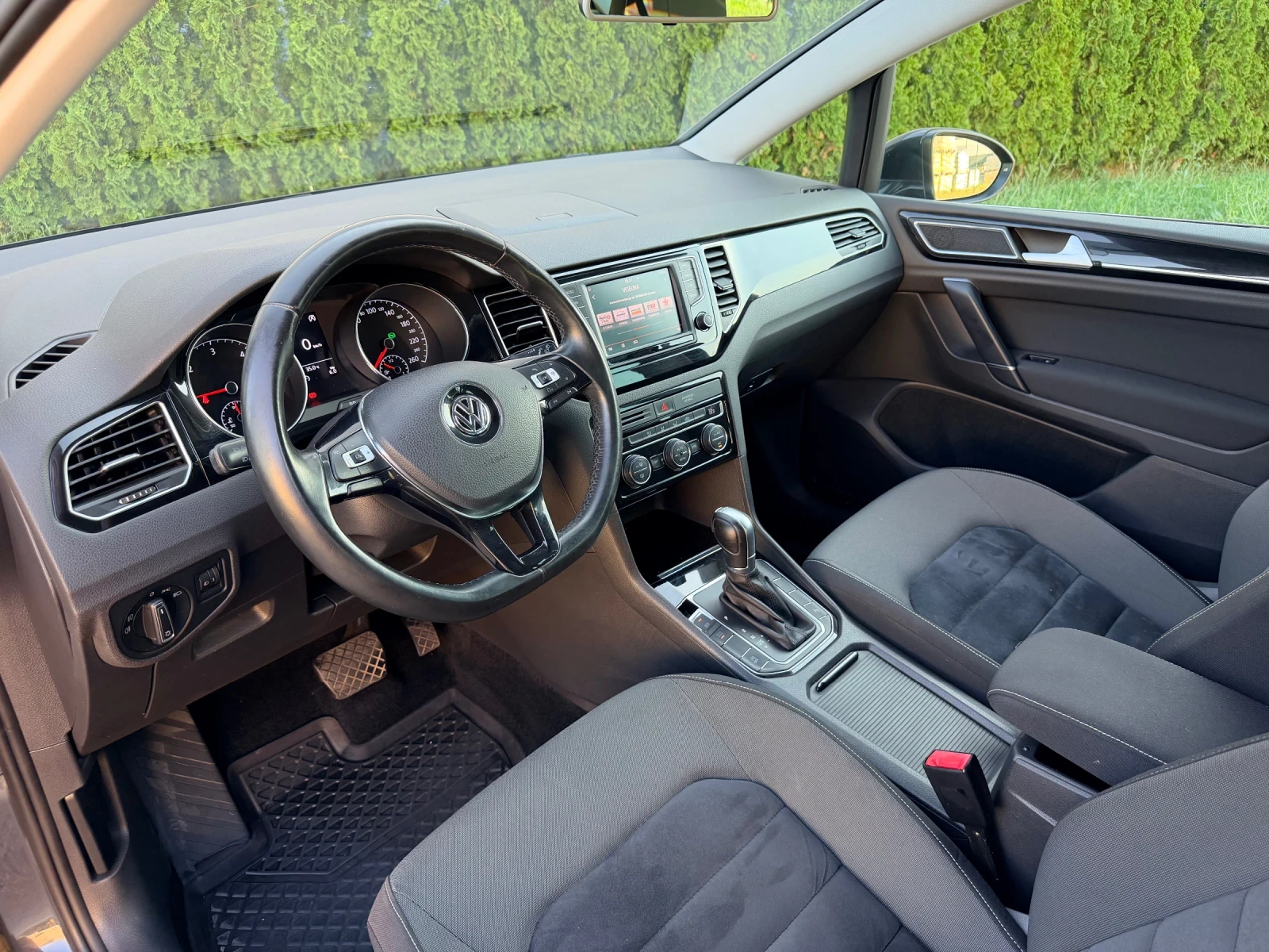 VW Touran Highline 2.0 TDI | DSG | ACC | NAVI | , снимка 9 - Автомобили и джипове - 56114228
