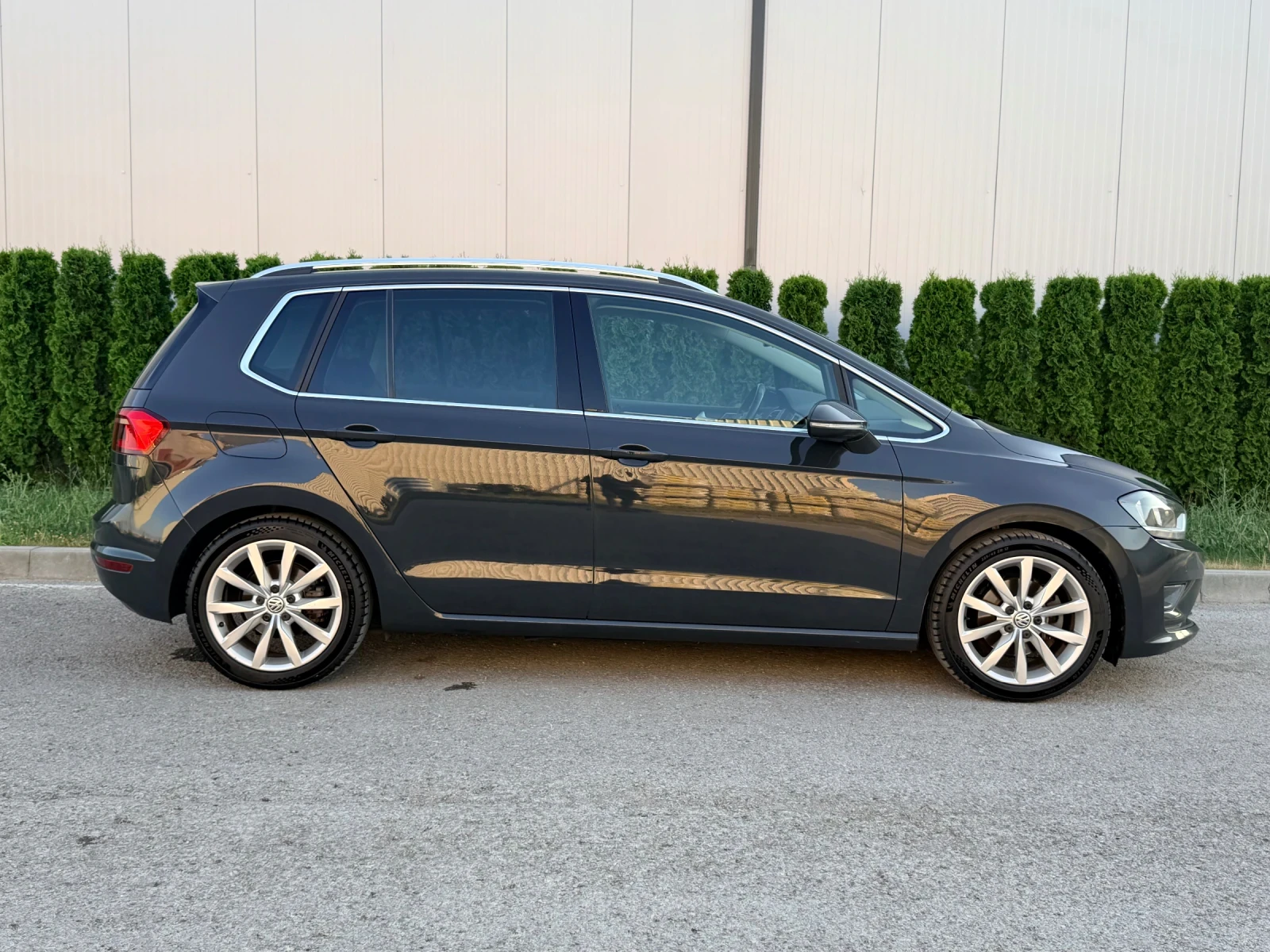 VW Touran Highline 2.0 TDI | DSG | ACC | NAVI | , снимка 8 - Автомобили и джипове - 56114228