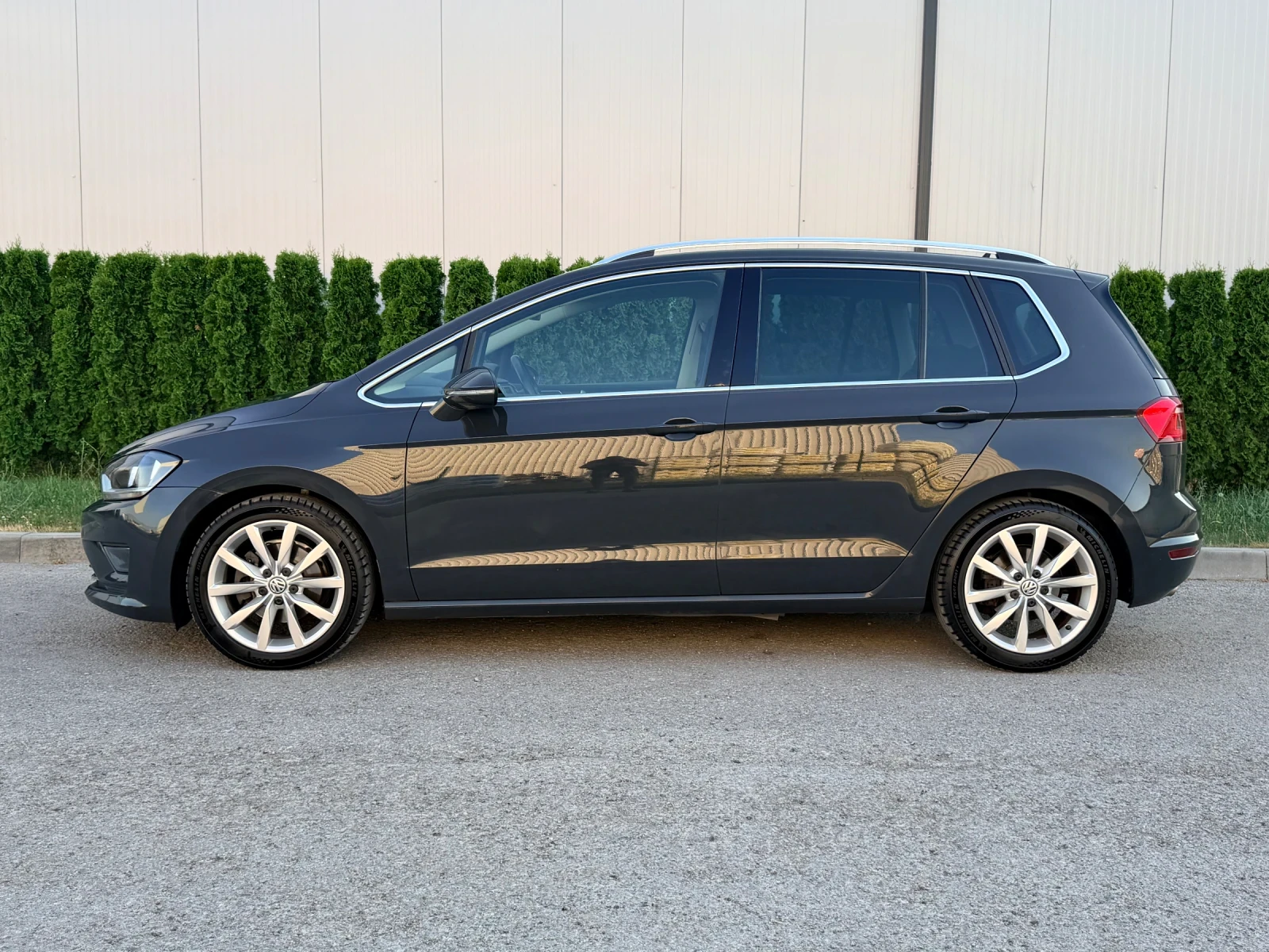 VW Touran Highline 2.0 TDI | DSG | ACC | NAVI | , снимка 7 - Автомобили и джипове - 56114228