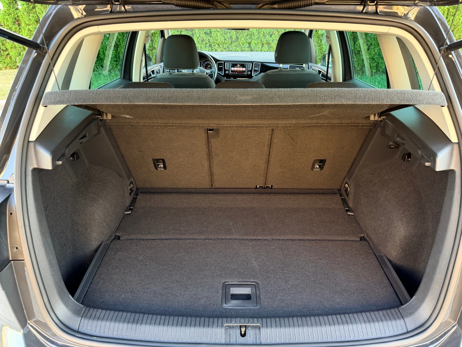 VW Touran Highline 2.0 TDI | DSG | ACC | NAVI | , снимка 17 - Автомобили и джипове - 56114228