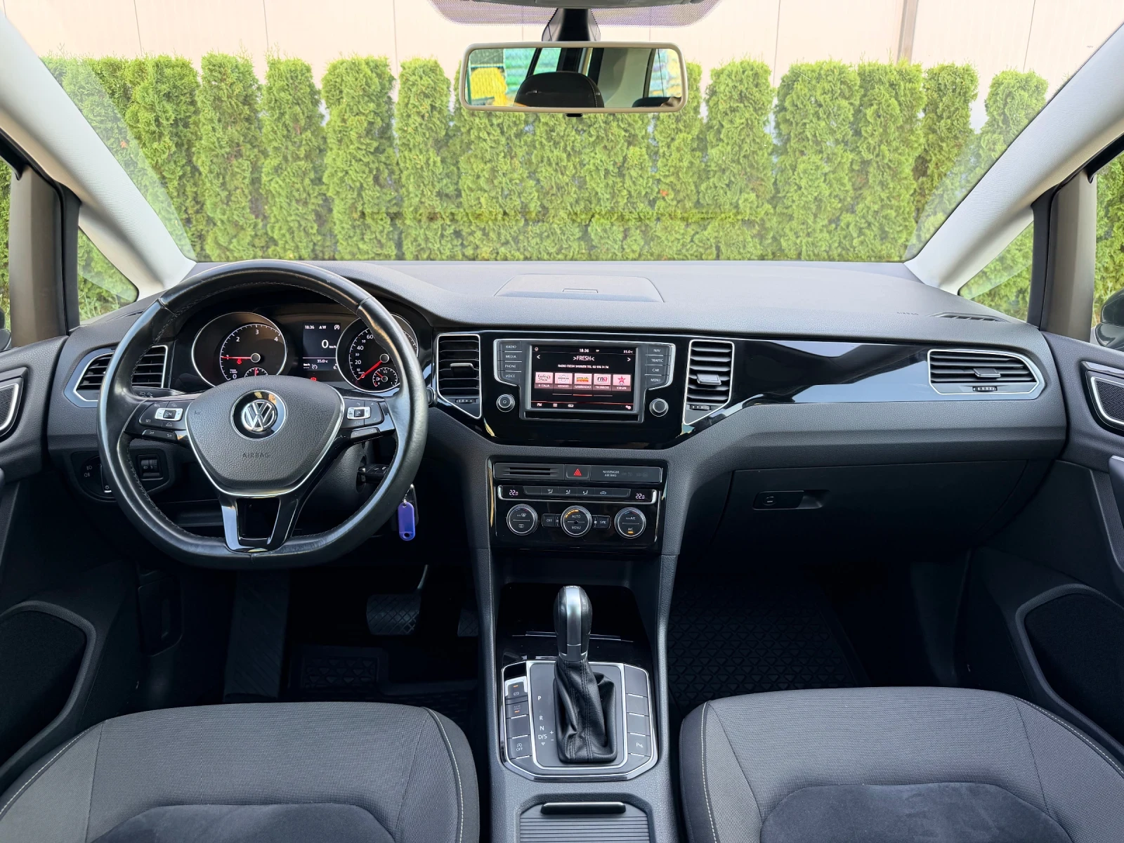 VW Touran Highline 2.0 TDI | DSG | ACC | NAVI | , снимка 10 - Автомобили и джипове - 56114228