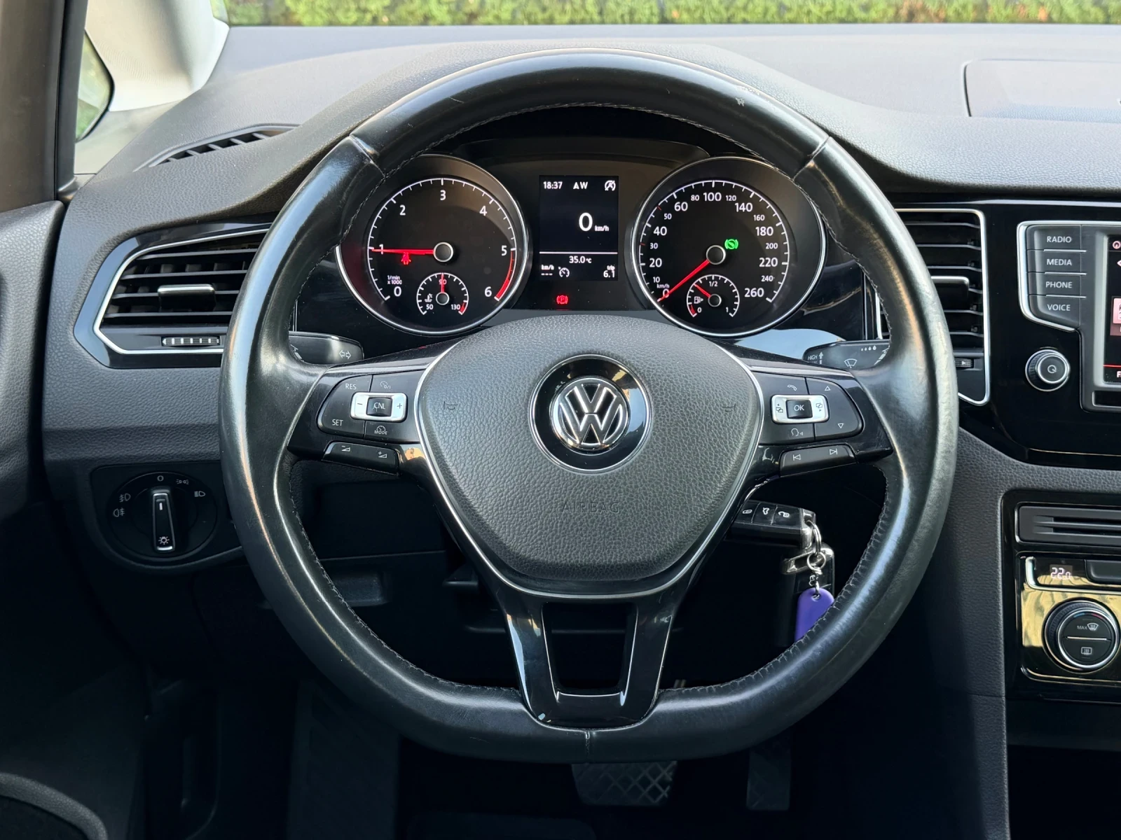 VW Touran Highline 2.0 TDI | DSG | ACC | NAVI | , снимка 12 - Автомобили и джипове - 56114228