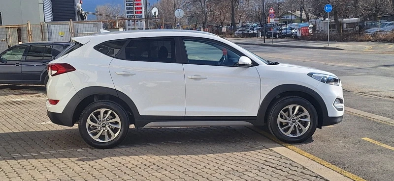 Hyundai Tucson 186kc Automat Led Navi 4x4 Кожа, снимка 6 - Автомобили и джипове - 44309775