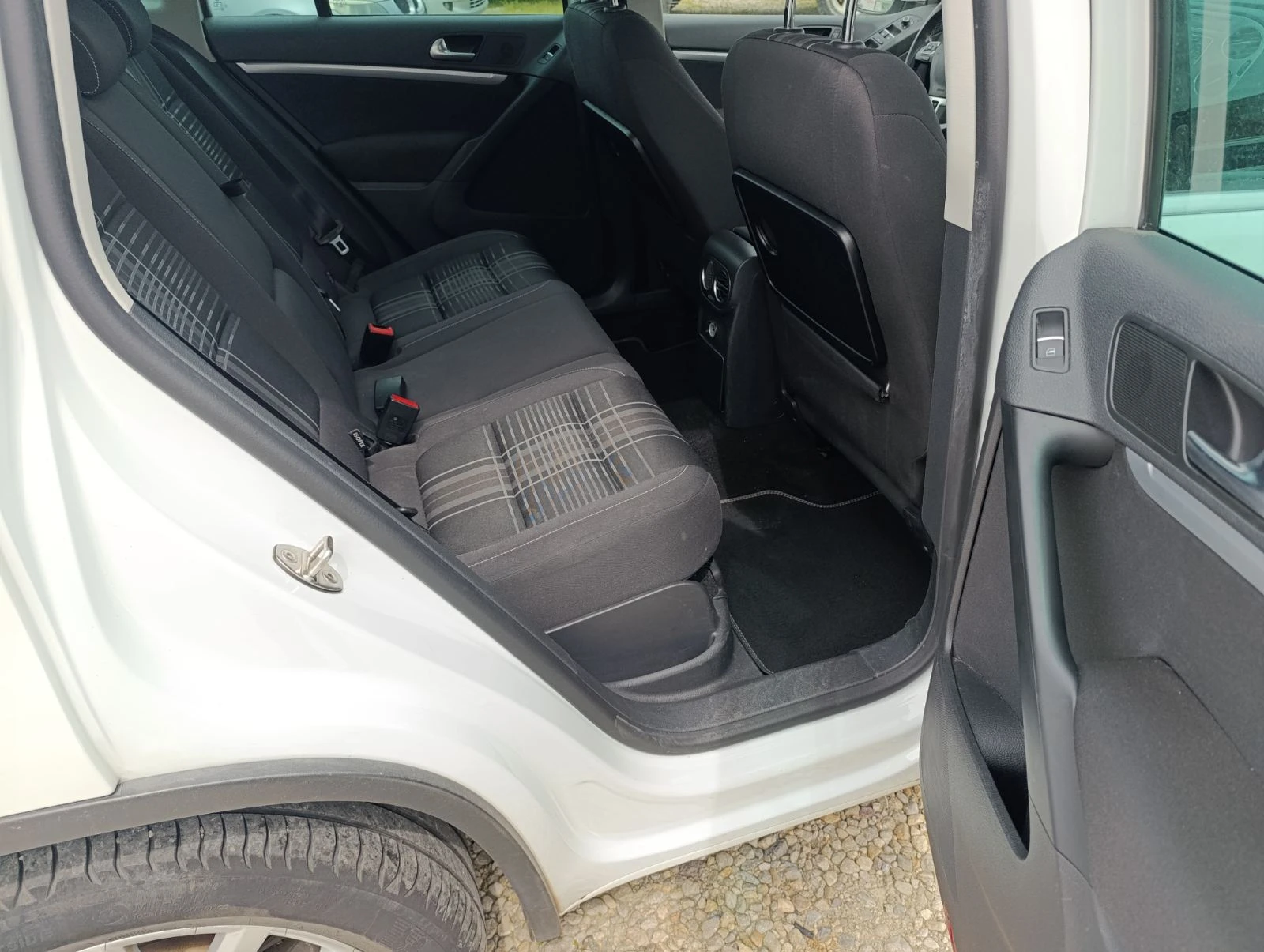 VW Tiguan 2.0 TDI Lounge Sport & Style BlueMotion Tech - изображение 9