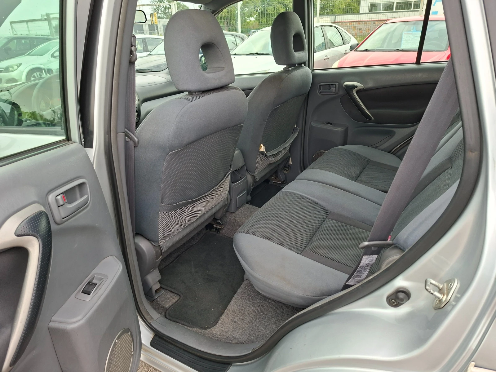 Toyota Rav4 2.0i КЛИМА - изображение 9