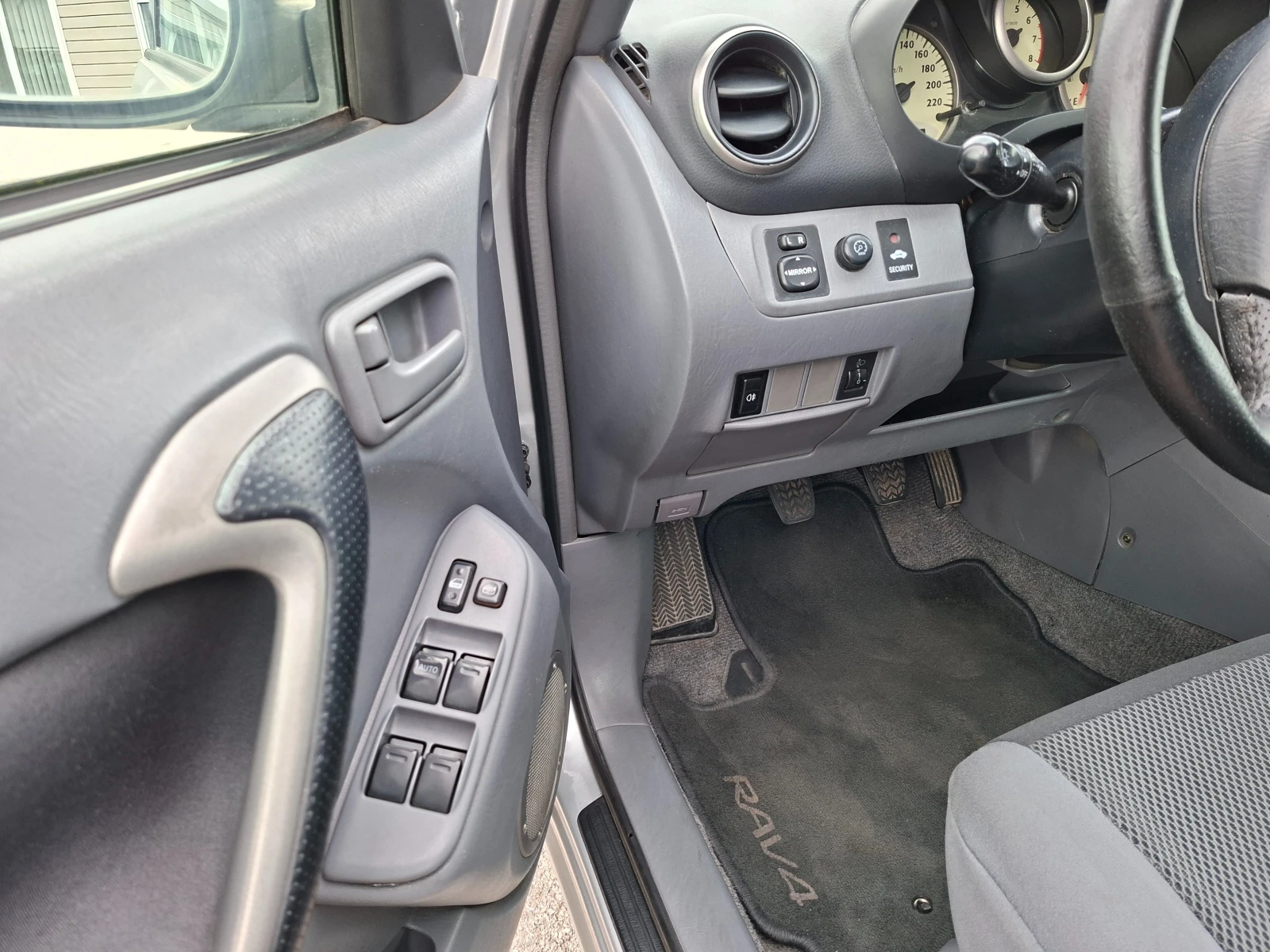 Toyota Rav4 2.0i КЛИМА - изображение 8