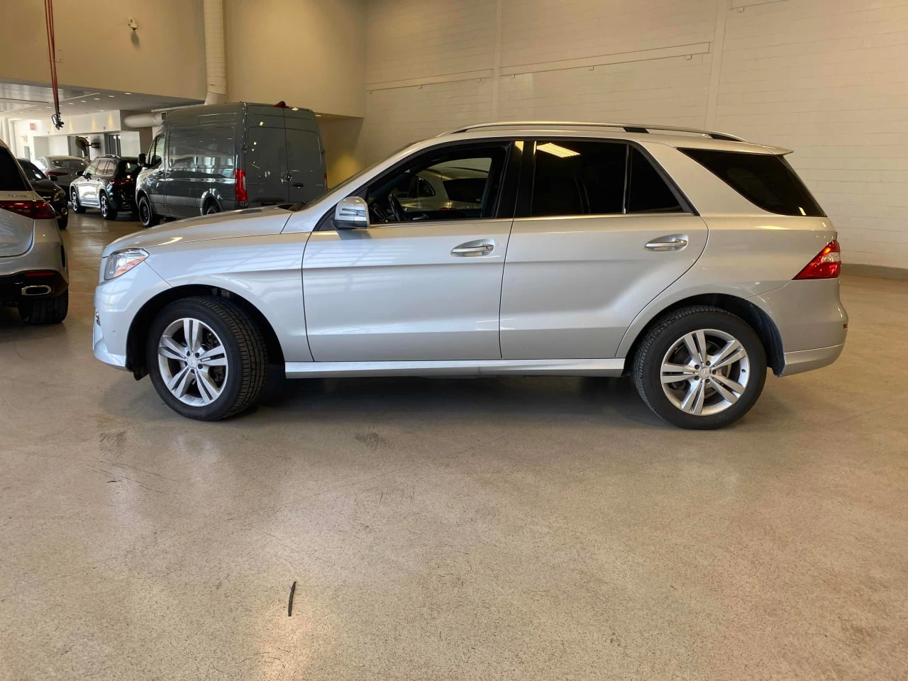 Mercedes-Benz ML 350 * CARFAX * АВТО КРЕДИТ * ЦЕНА ДО БГ! - изображение 4