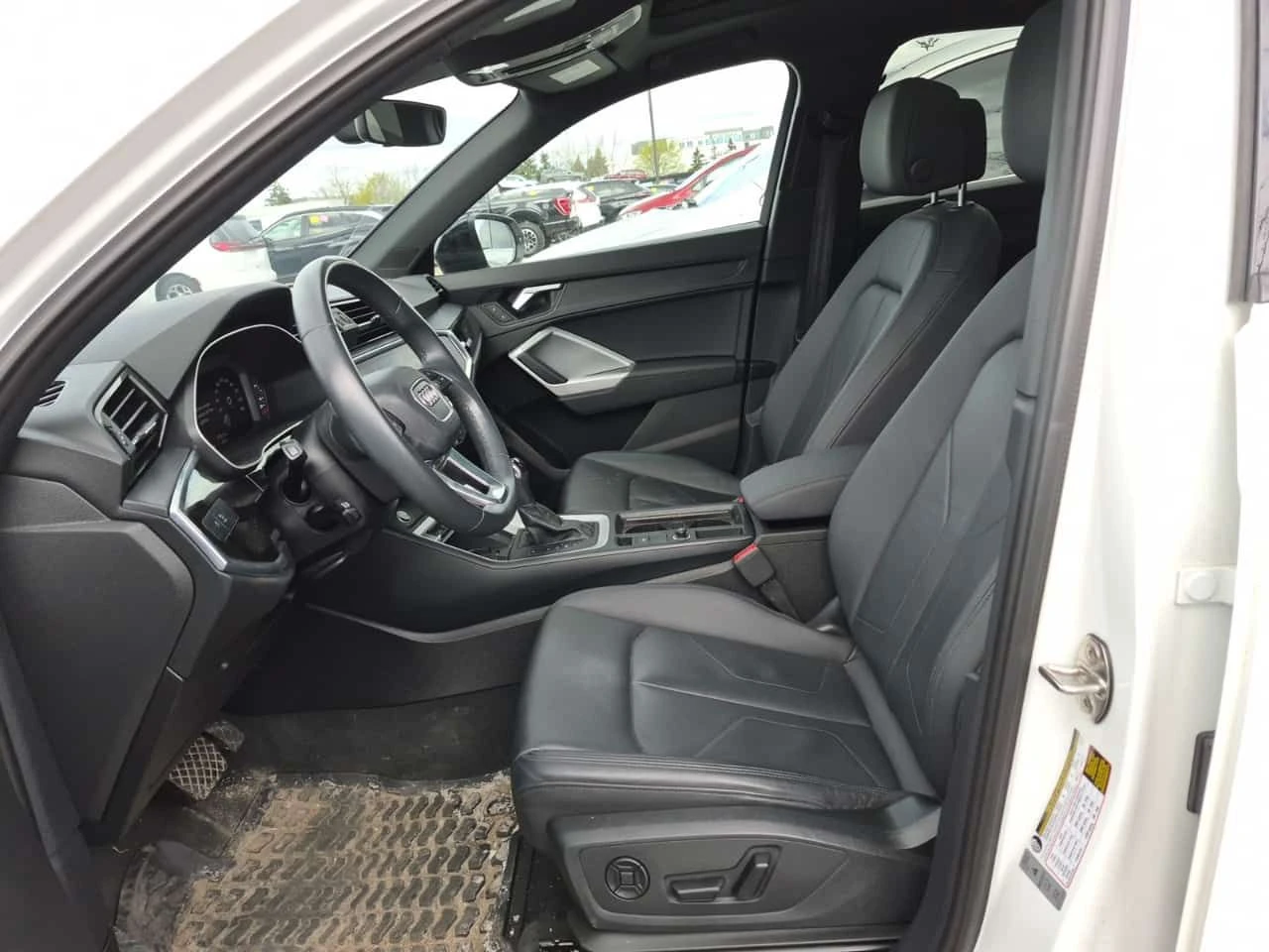 Audi Q3 * CARFAX * 2 КЛЮЧА * ПАНОРАМА * , снимка 5 - Автомобили и джипове - 54402857