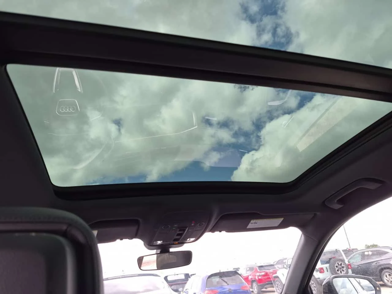 Audi Q3 * CARFAX * 2 КЛЮЧА * ПАНОРАМА * , снимка 12 - Автомобили и джипове - 54402857