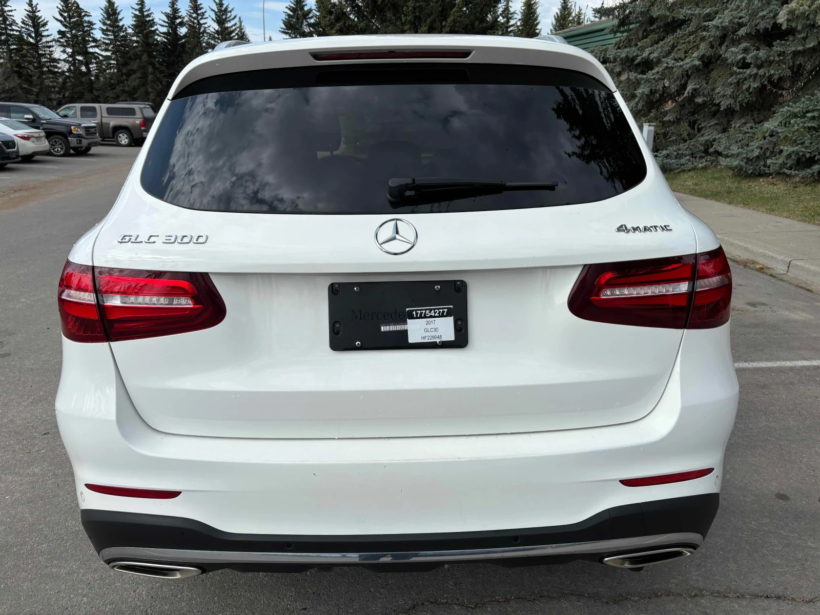 Mercedes-Benz GLC 300 ДИСТРОНИК * ПОДГРЕВ * ПАНОРАМА * 360 * 2 КЛЮЧА, снимка 4 - Автомобили и джипове - 54670650