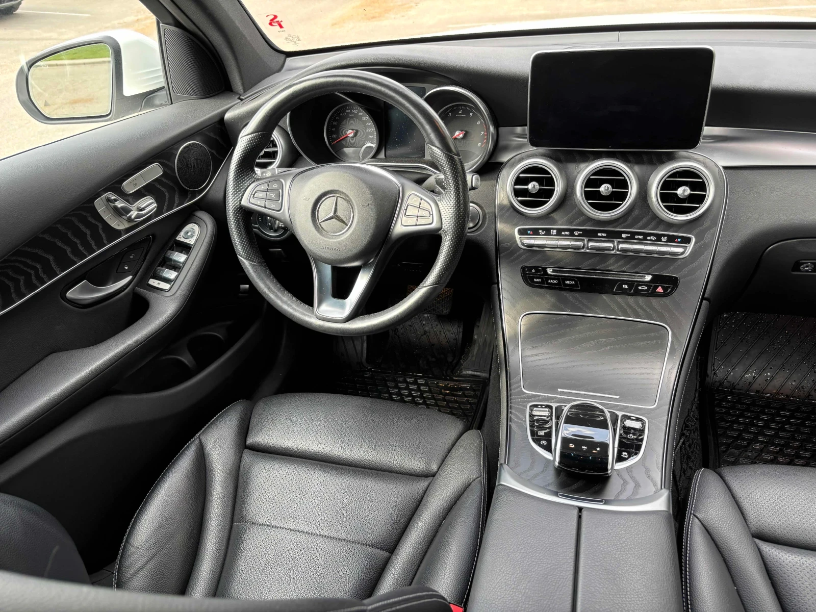 Mercedes-Benz GLC 300 ДИСТРОНИК * ПОДГРЕВ * ПАНОРАМА * 360 * 2 КЛЮЧА, снимка 7 - Автомобили и джипове - 54670650