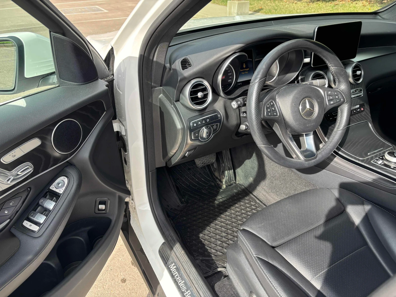 Mercedes-Benz GLC 300 ДИСТРОНИК * ПОДГРЕВ * ПАНОРАМА * 360 * 2 КЛЮЧА, снимка 6 - Автомобили и джипове - 54670650