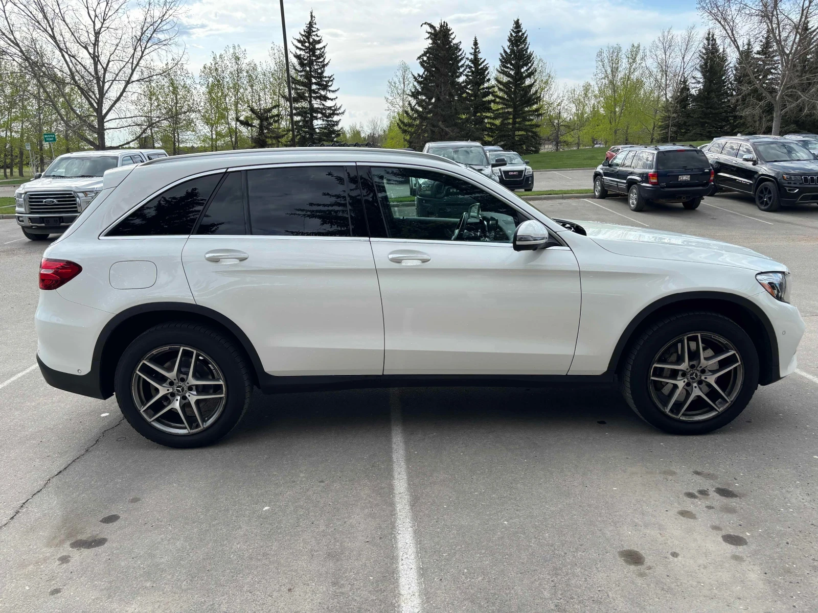 Mercedes-Benz GLC 300 ДИСТРОНИК * ПОДГРЕВ * ПАНОРАМА * 360 * 2 КЛЮЧА, снимка 3 - Автомобили и джипове - 54670650