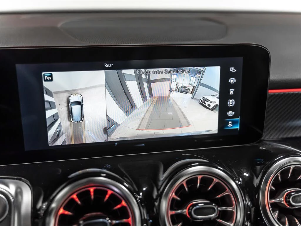 Mercedes-Benz GLB35AMG Burmester| 360| Подгрев| ALCANTARA, снимка 14 - Автомобили и джипове - 54876163