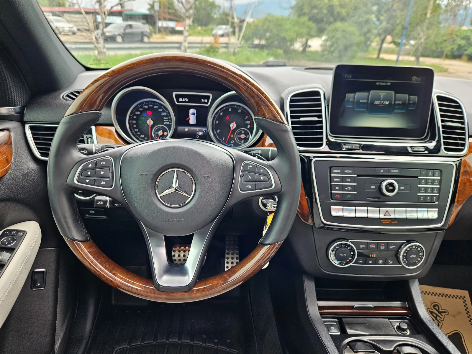 Mercedes-Benz GLE 400 AMG ПАКЕТ/ЛИЗИНГ, снимка 13 - Автомобили и джипове - 55134634