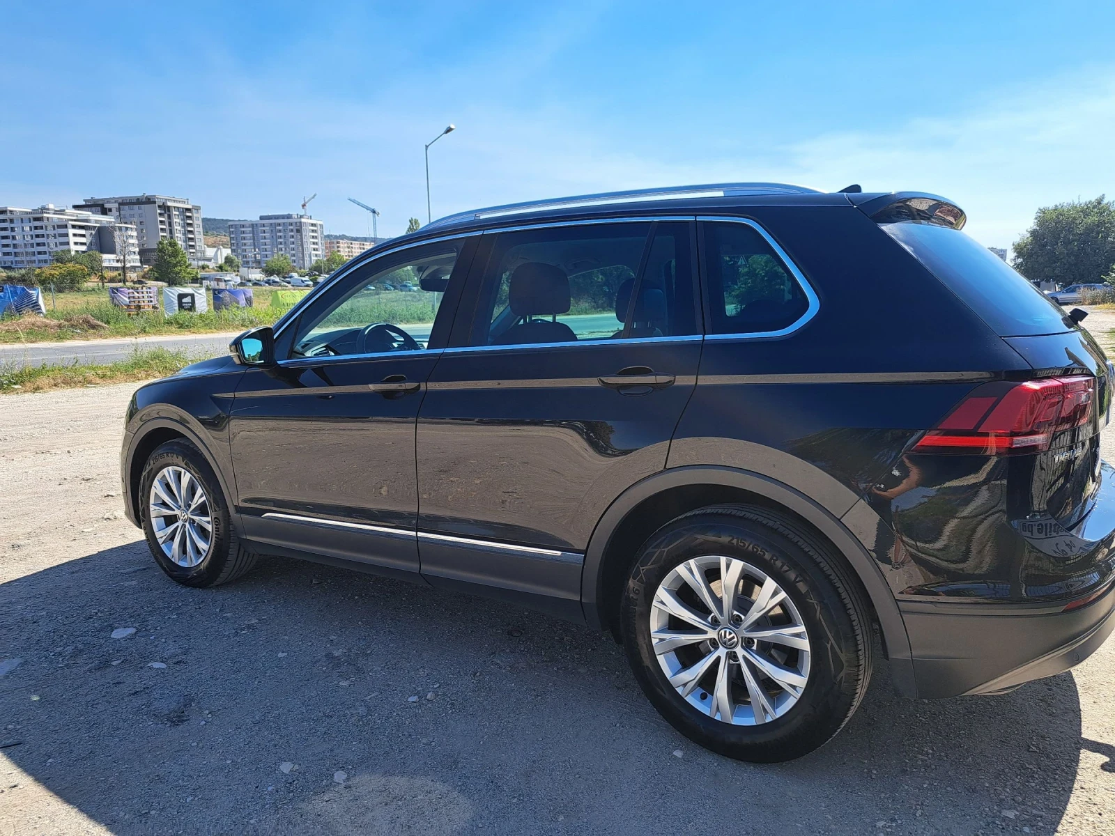 VW Tiguan 2.0 D full , снимка 9 - Автомобили и джипове - 55940271