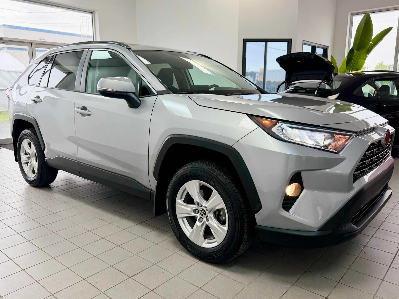 Toyota Rav4 * XLE AWD * CARFAX * ОПЦИЯ ЗА ФИНАНСИРАНЕ, снимка 3 - Автомобили и джипове - 55983911