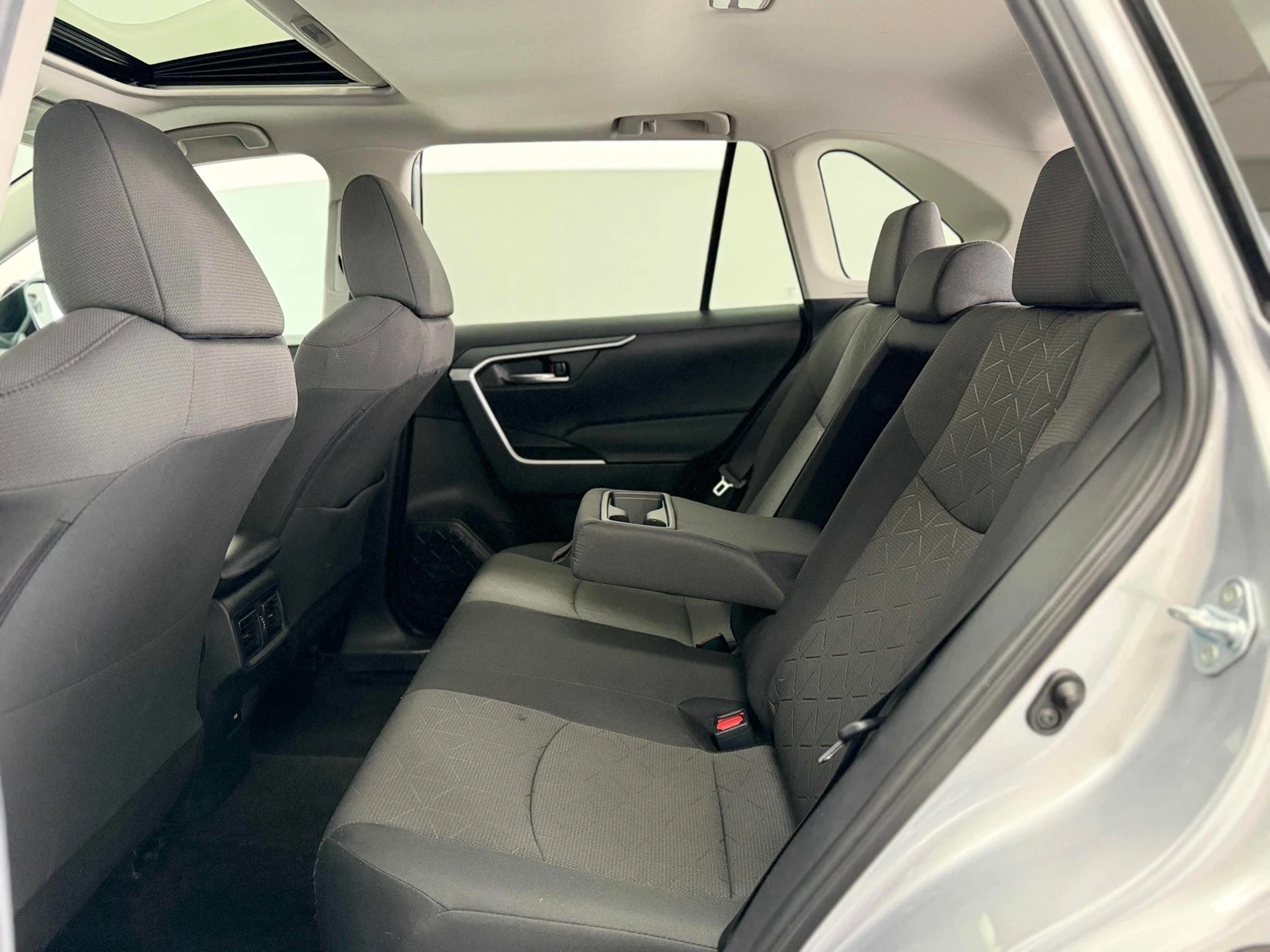 Toyota Rav4 * XLE AWD * CARFAX * ОПЦИЯ ЗА ФИНАНСИРАНЕ, снимка 11 - Автомобили и джипове - 55983911