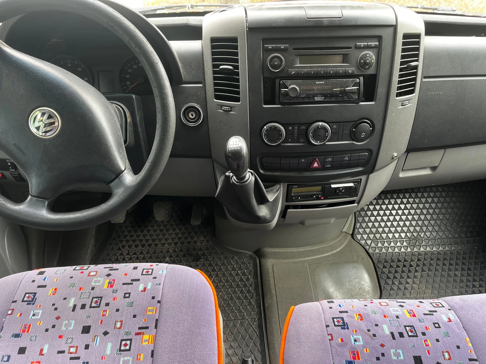 VW Crafter, снимка 2 - Бусове и автобуси - 53771530