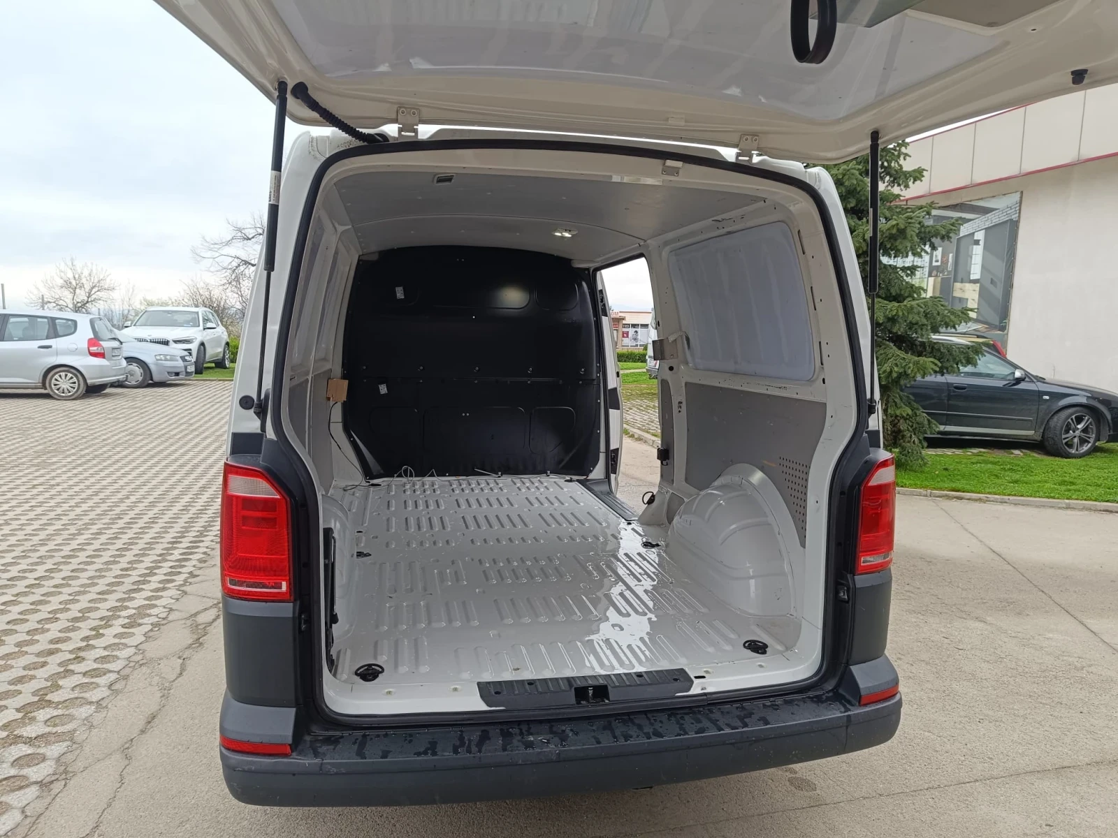 VW Transporter T6/2.0TDI/LANG/ПЪЛНА СЕРВИЗНА ИСТОРИЯ/, снимка 6 - Бусове и автобуси - 54054888