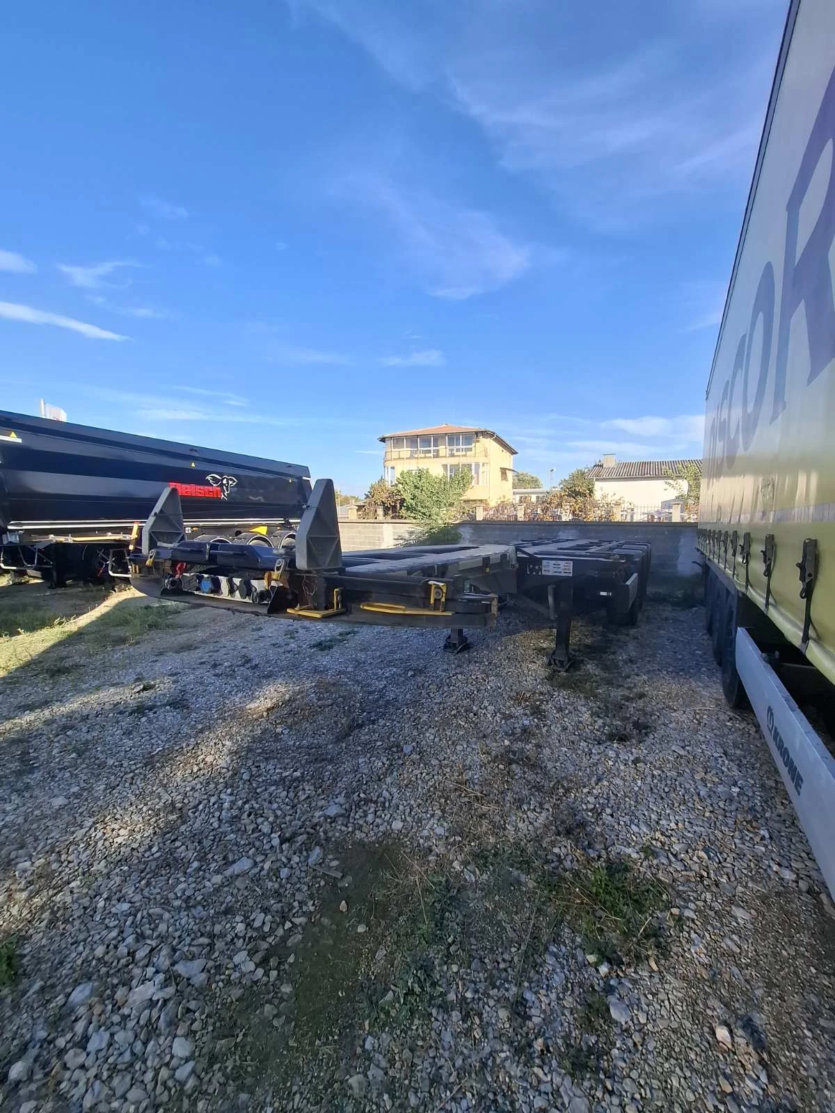 Полуремарке Krone Box Liner SDC 27 eLTU70