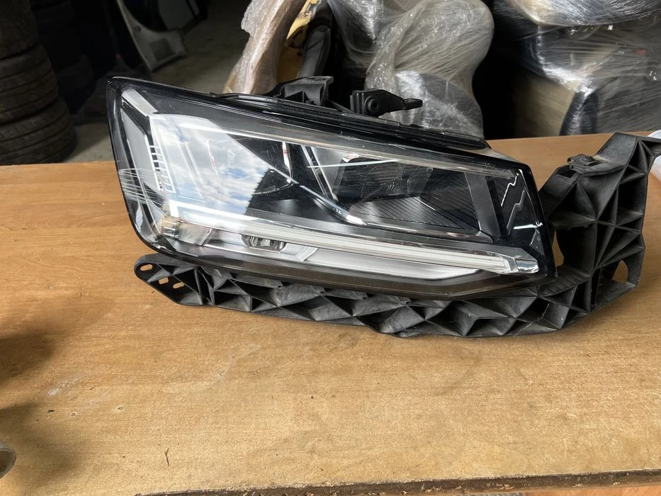 Фар far Full Led фарoве за Ауди Кю2 Audi Q2 81A941034A 2017 десен