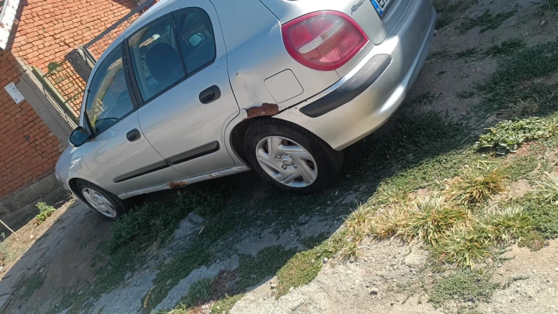 Nissan Almera 1.5, снимка 5 - Автомобили и джипове - 48103538