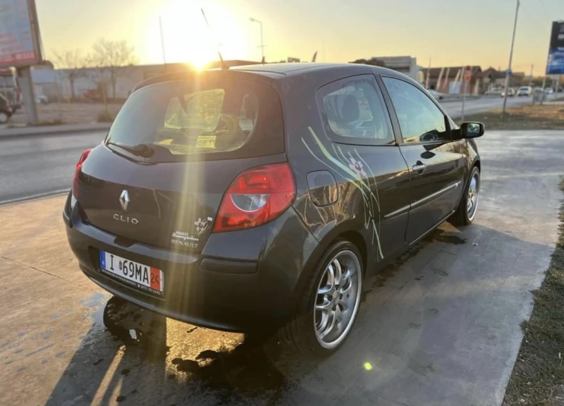 Renault Clio 1.6 бензин Внос от Германия, снимка 3 - Автомобили и джипове - 47918591