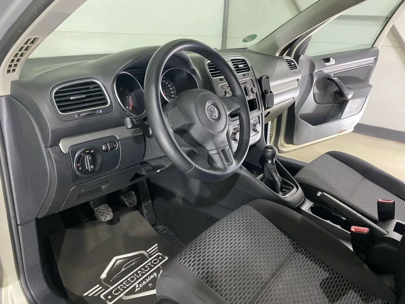 VW Golf 1.6 TDI, снимка 7 - Автомобили и джипове - 49306891