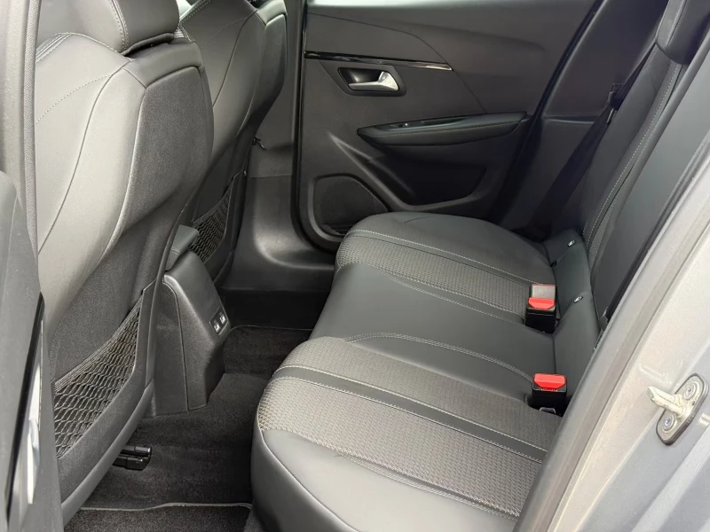 Peugeot 208 1.2GT-SPORT/101HP/CAM/NAVI/LED/CPLAY/L.ASSIST/541g, снимка 13 - Автомобили и джипове - 52294351