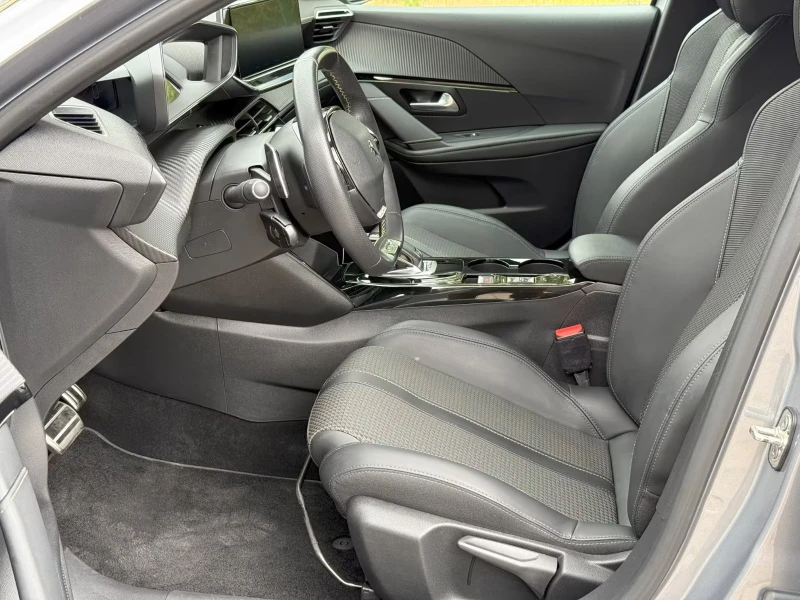 Peugeot 208 1.2GT-SPORT/101HP/CAM/NAVI/LED/CPLAY/L.ASSIST/541g, снимка 8 - Автомобили и джипове - 52294351