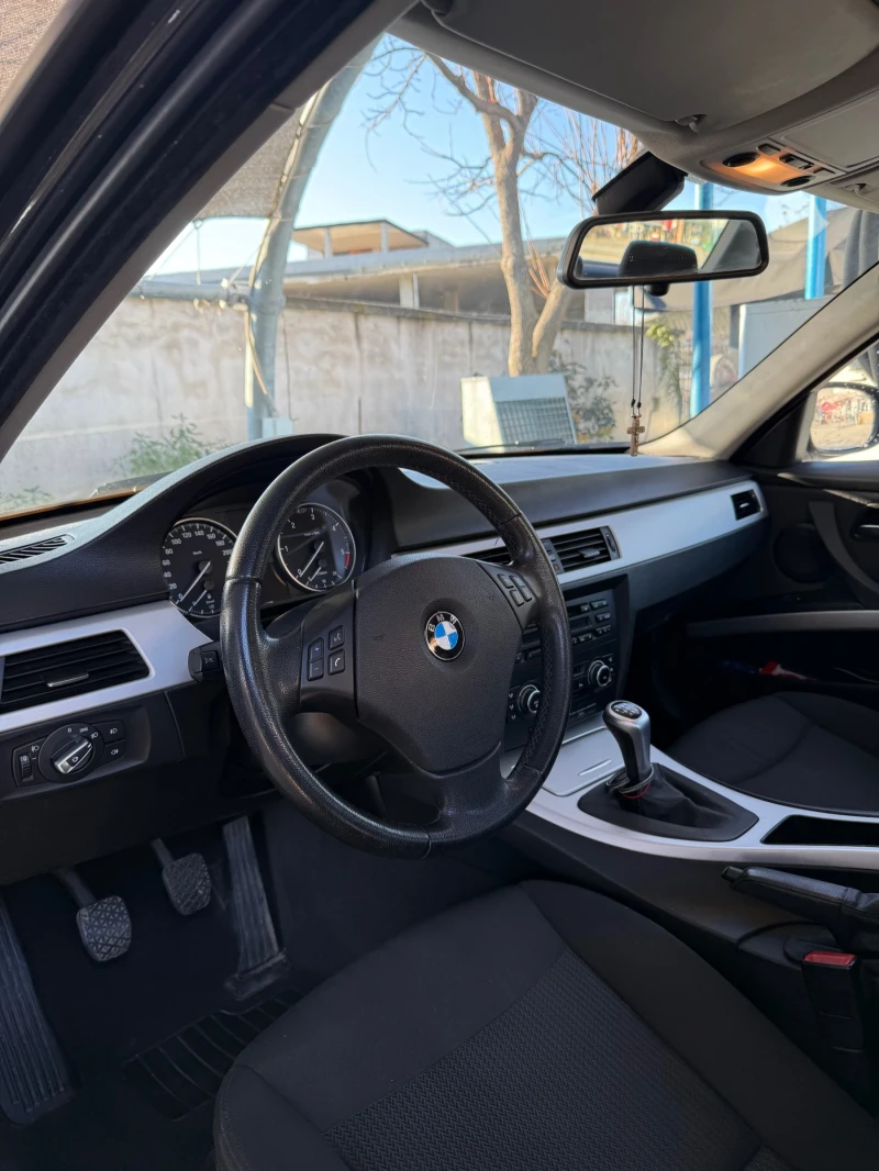 BMW 320, снимка 14 - Автомобили и джипове - 52913053