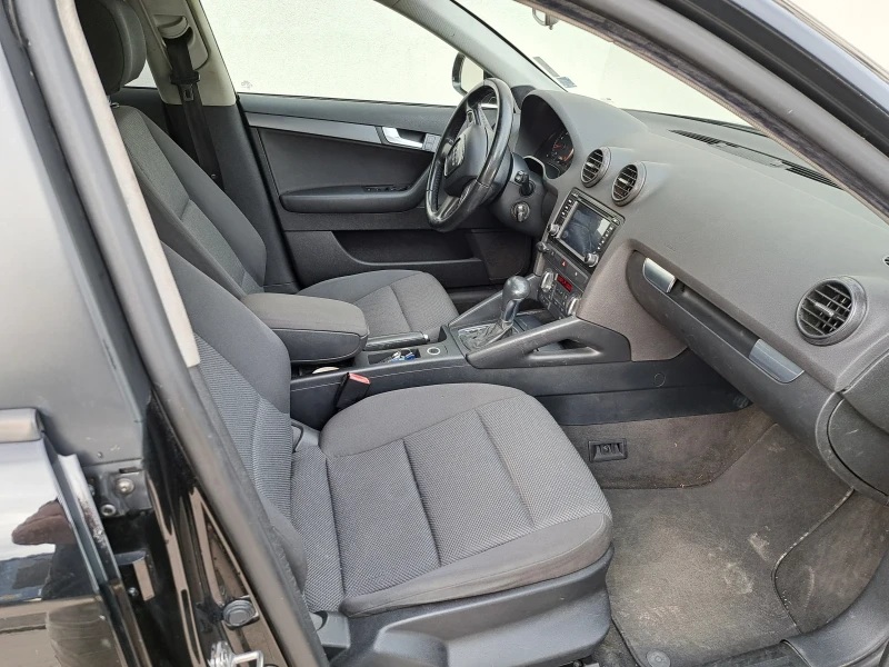 Audi A3 1.6i-автоматик, снимка 7 - Автомобили и джипове - 53538437