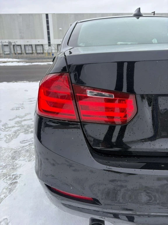 BMW 320 * CARFAX * ЦЕНА ДО БГ, снимка 9 - Автомобили и джипове - 53246048