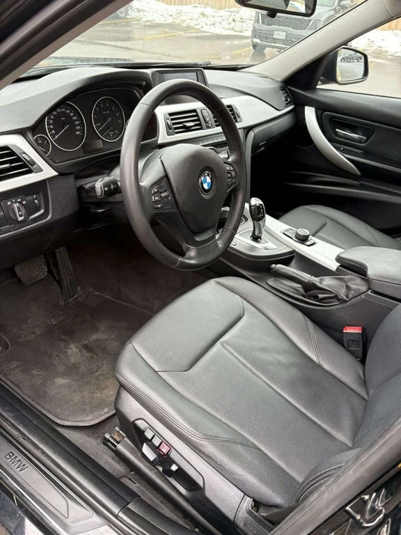 BMW 320 * CARFAX * ЦЕНА ДО БГ, снимка 13 - Автомобили и джипове - 53246048