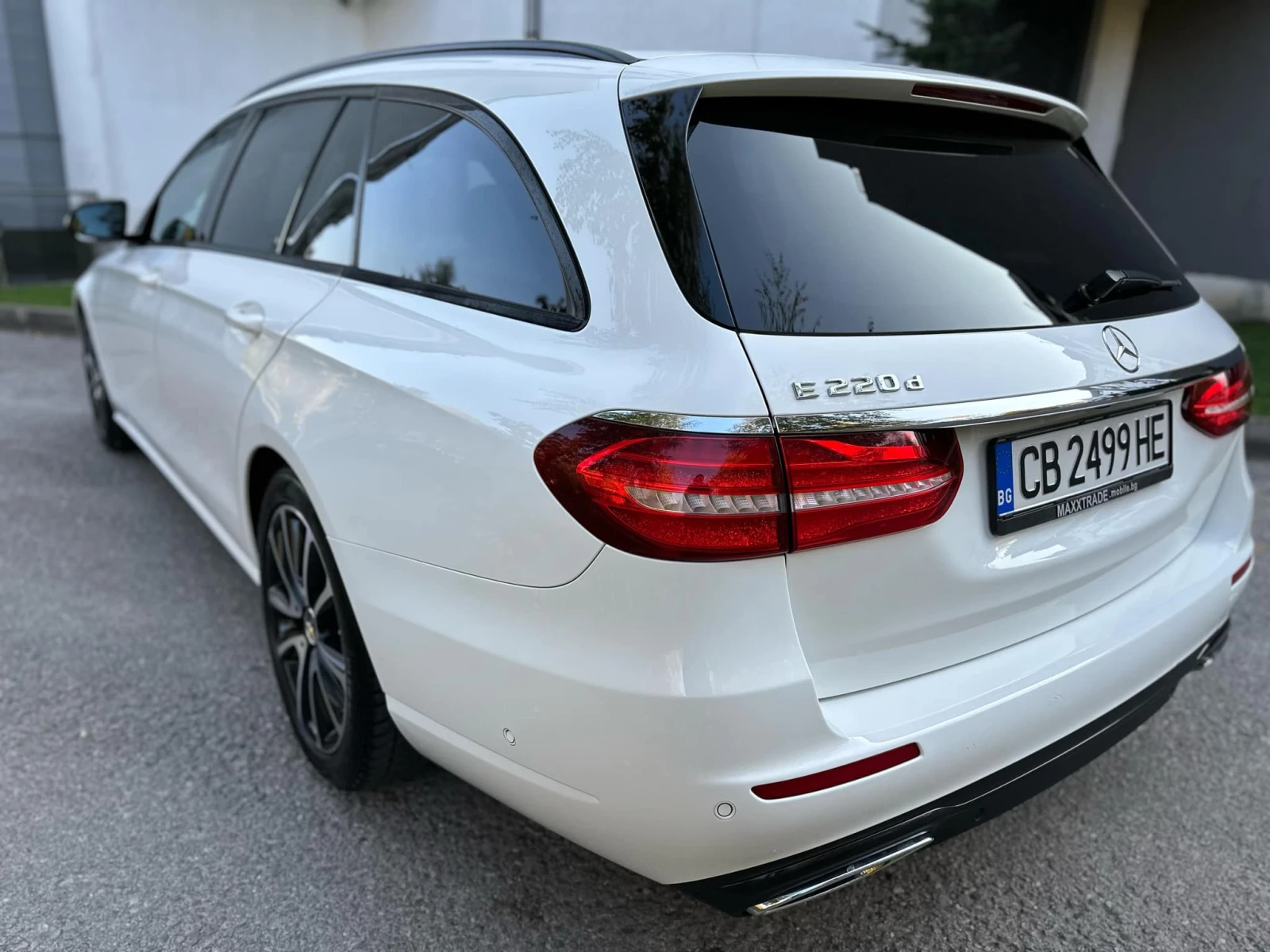 Mercedes-Benz E 220 d / 360 КАМЕРИ / BURMESTER   - изображение 5