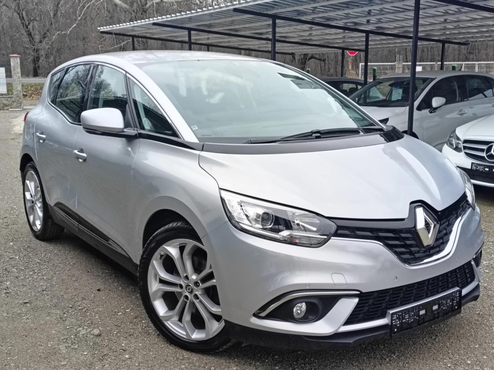 Renault Scenic 1.6dci Нави - изображение 2